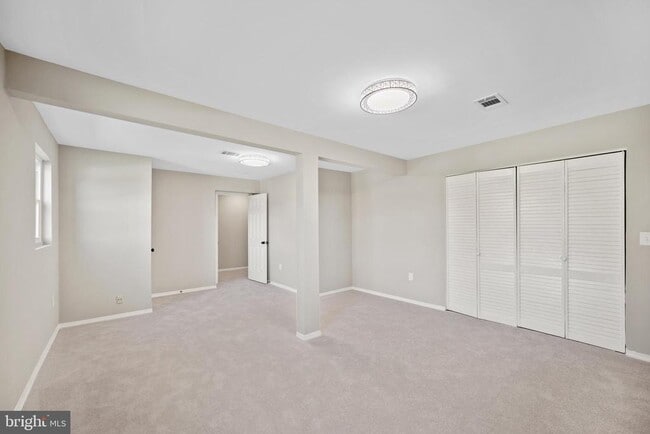 Building Photo - 8200 Clay Dr