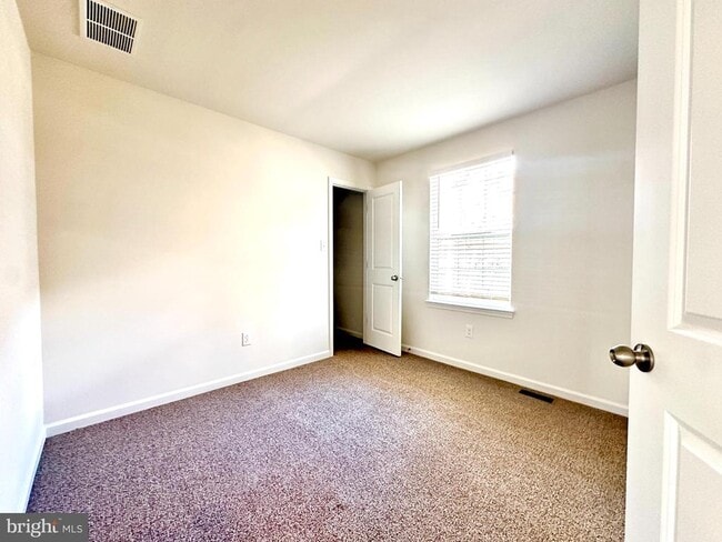 Building Photo - 377 Minck Ave