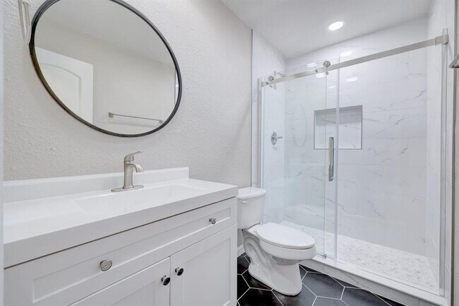 Building Photo - 200 Woodmont Dr