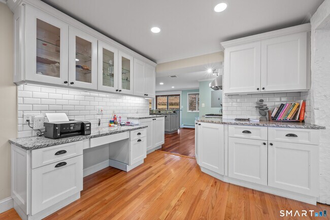 Building Photo - 297 South Rd