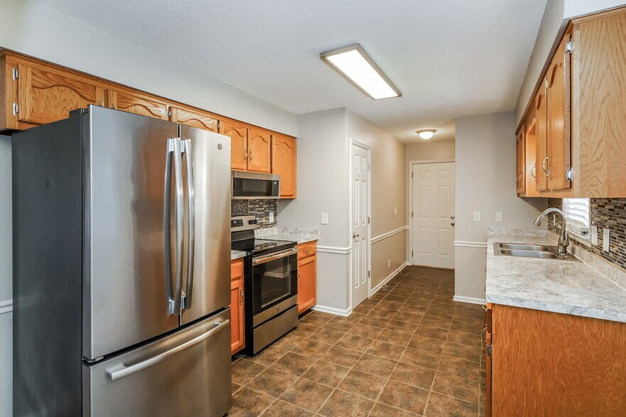 Building Photo - 1811 Peartree Ct