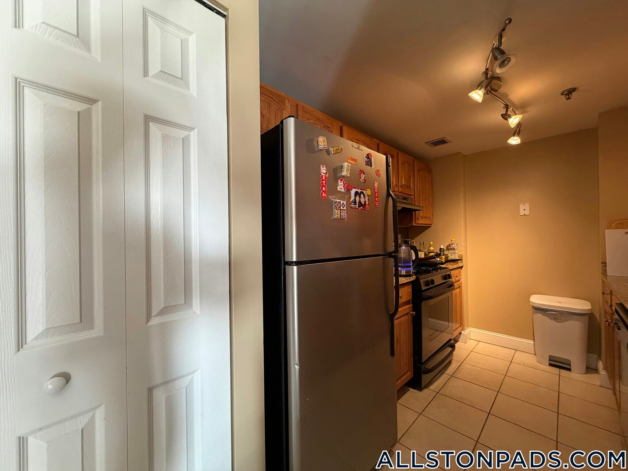 Building Photo - 15 N Beacon St