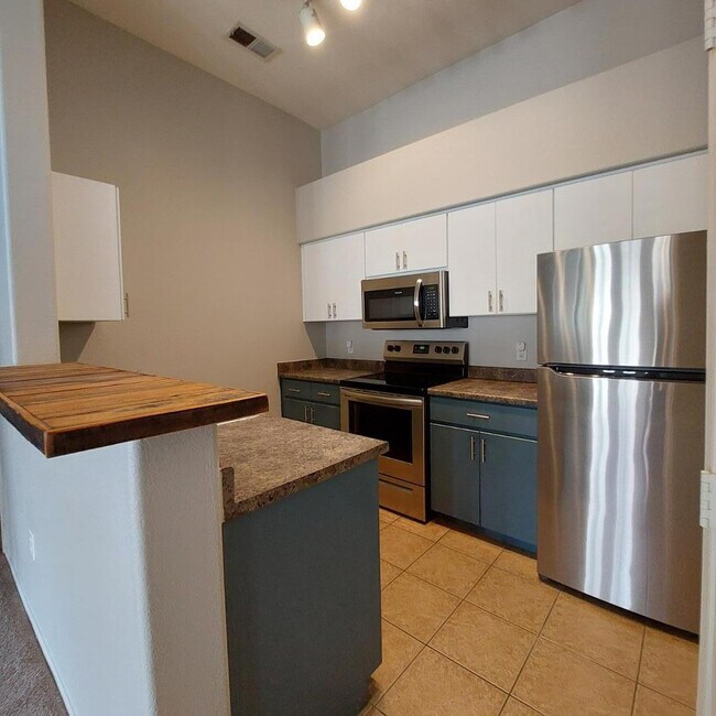 Building Photo - 14250 W Wigwam Blvd