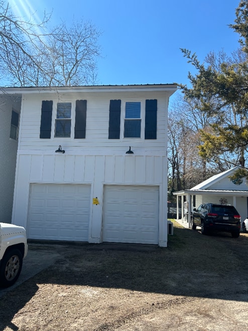 Building Photo - 405 Pine Ave