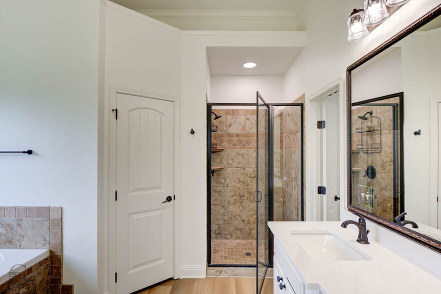 Building Photo - 525 Chinquipin Dr