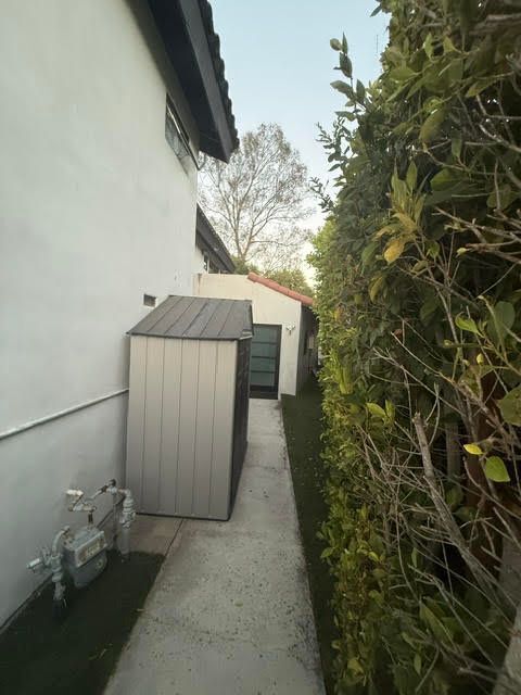 Building Photo - 16 Brookside Pl