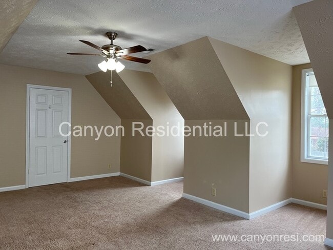 Building Photo - 825 Connaly Dr