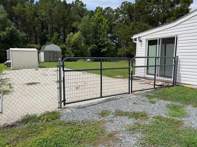Building Photo - 820 Old Folkstone Rd