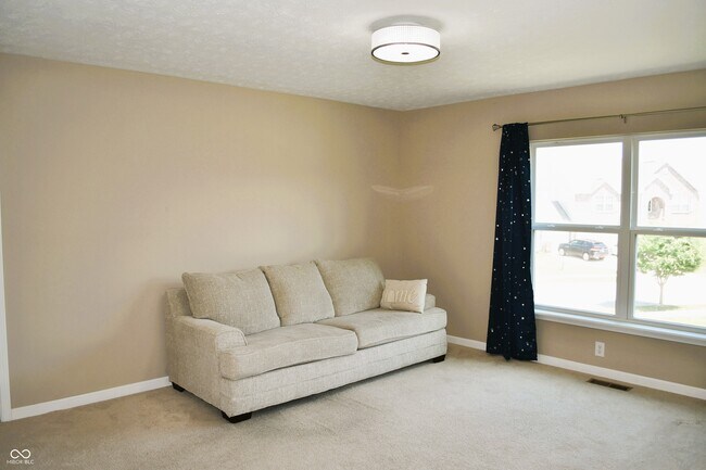 Building Photo - 2327 Creekland Dr