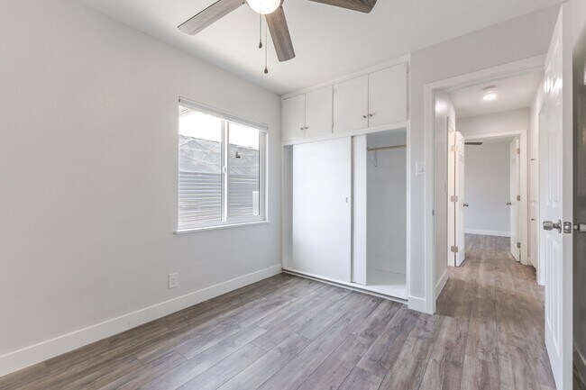 Building Photo - Fully Renovated 2BR/1BA Unit in Altadena –...