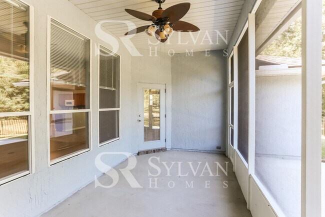 Building Photo - Lease today! No extra charge for contentme...