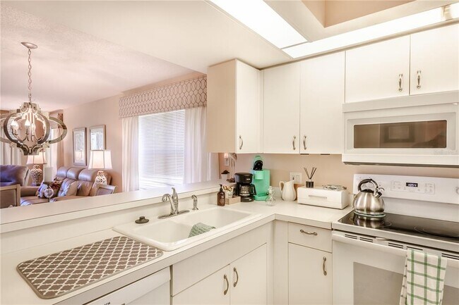 Building Photo - 821 Waterside Dr