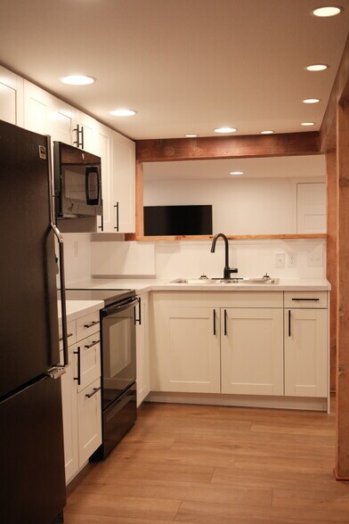 Kitchen - 4337 Washburn Ave N