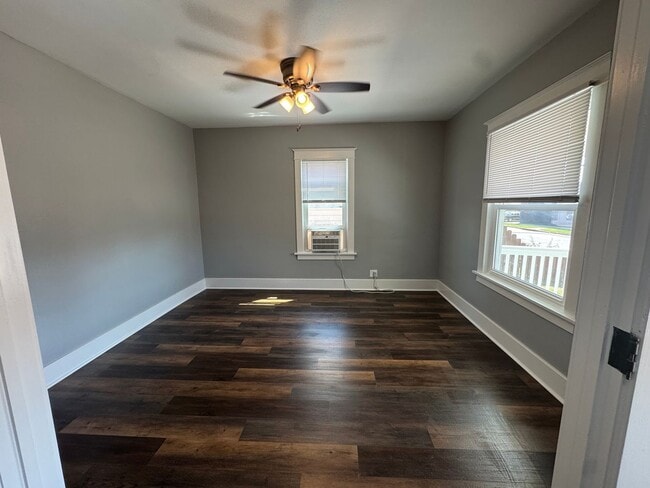 Building Photo - Updated 3 Bedroom Home in Moline