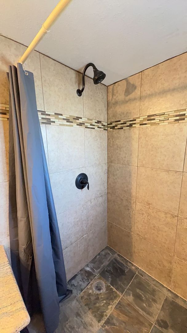 Building Photo - 4 BEDROOM, 3 BATH RANCH STYLE HOME