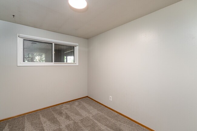 Building Photo - 3011 W Dalke Ave
