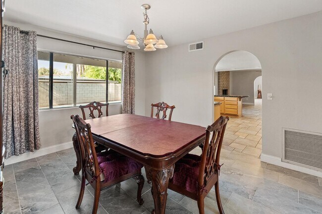 Building Photo - 8464 N 7th Ave