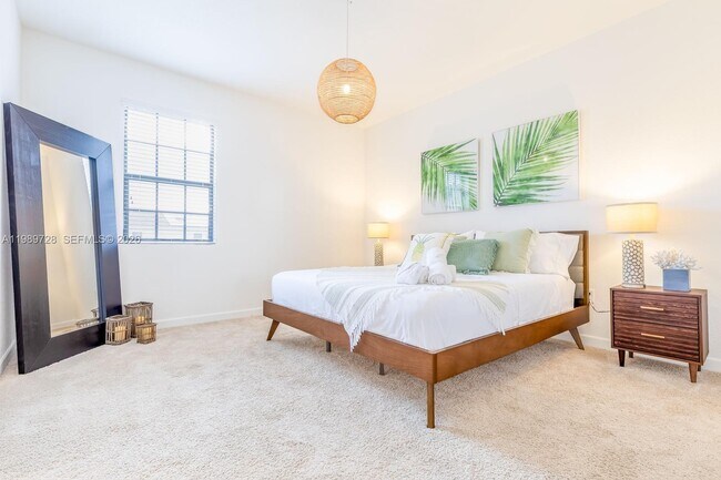 Building Photo - 1156 SW 6th Ct