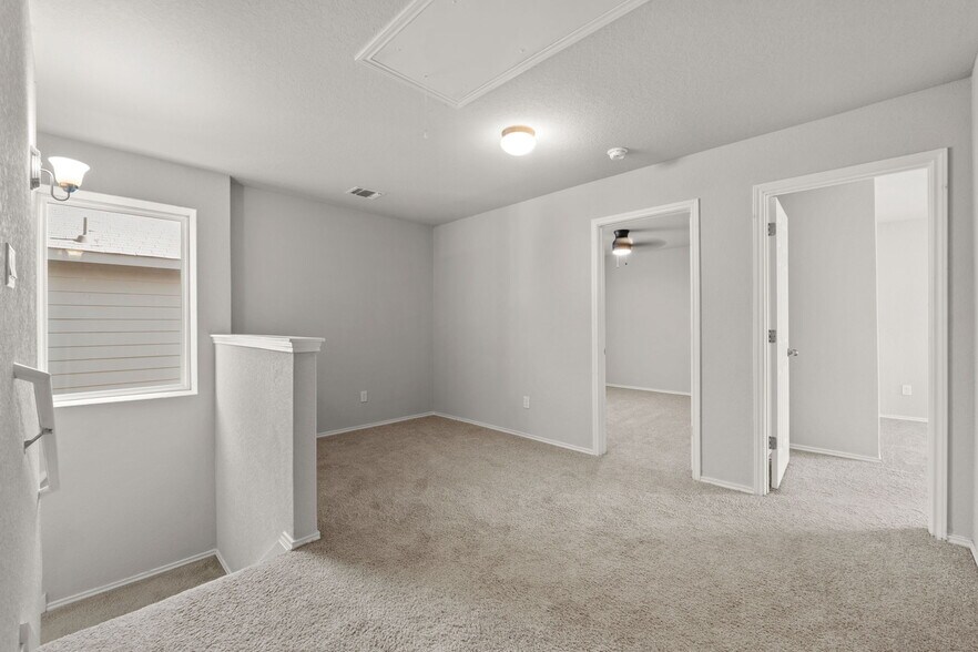 Building Photo - 3452 Redbud Grv