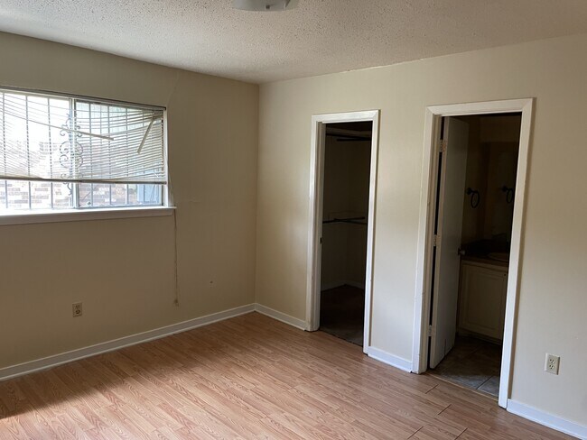 Building Photo - 1483 Wooddell Dr