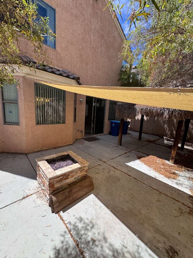 Building Photo - Centennial Hills 4-bedrooms with 2.5 bath