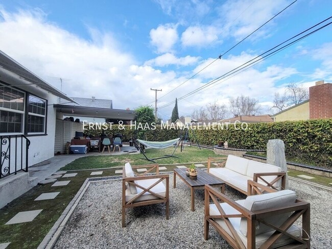 Building Photo - 5632 Hazelbrook Ave