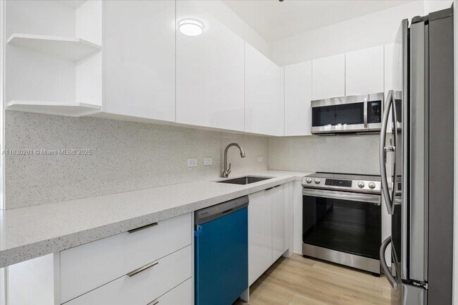 Building Photo - 20505 E Country Club Dr