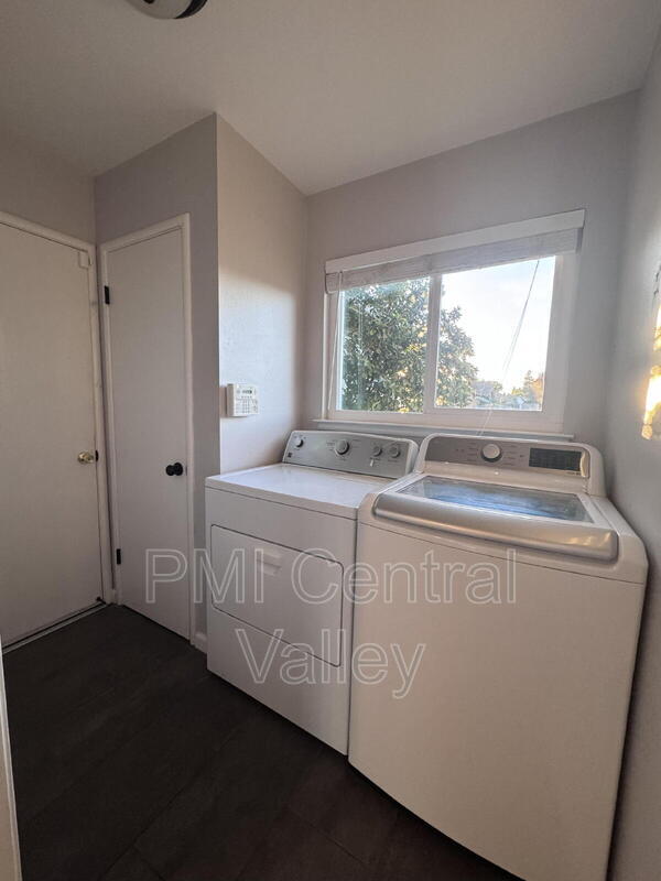 Building Photo - 1314 Carolyn Ave