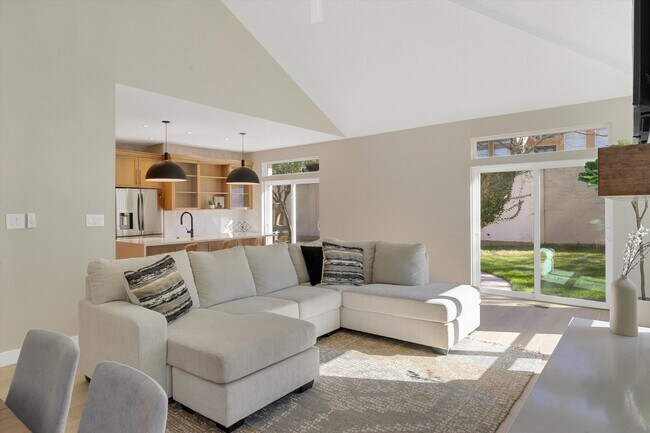 Building Photo - 11421 Desert Classic Ln NE