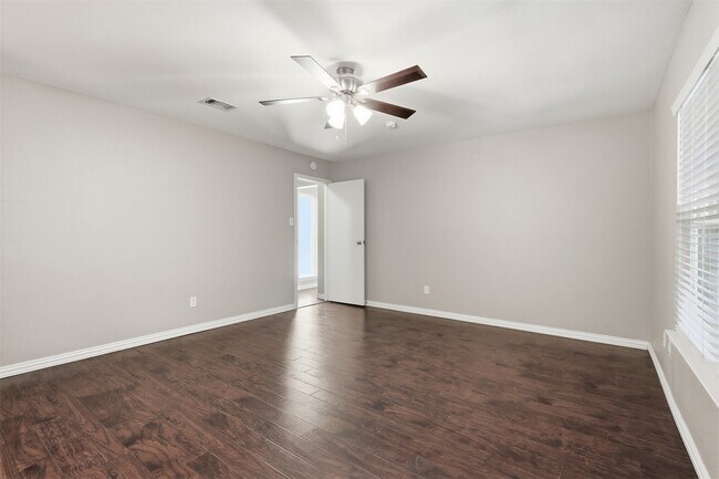 Building Photo - 971 N Red Cedar Cir