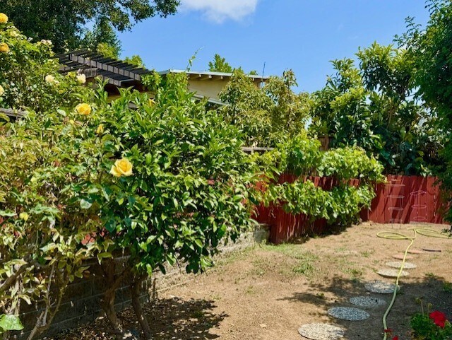 Building Photo - 3316 Birdsall Ave