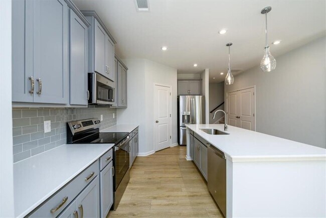 Building Photo - 849 York Aly