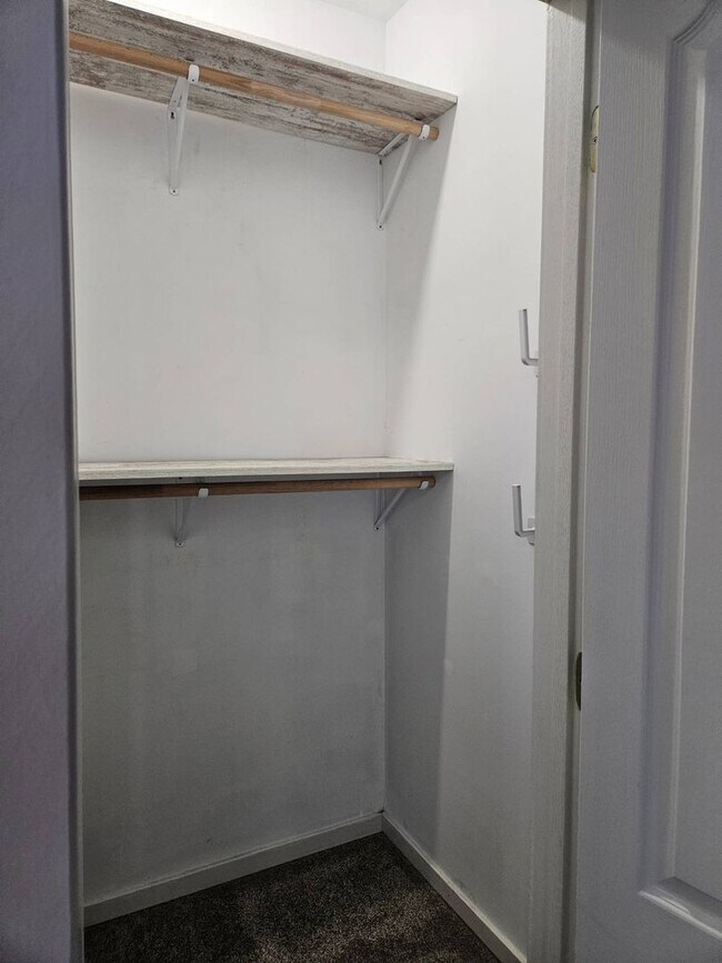Building Photo - Charm, location and a great price ! Do not pass this up