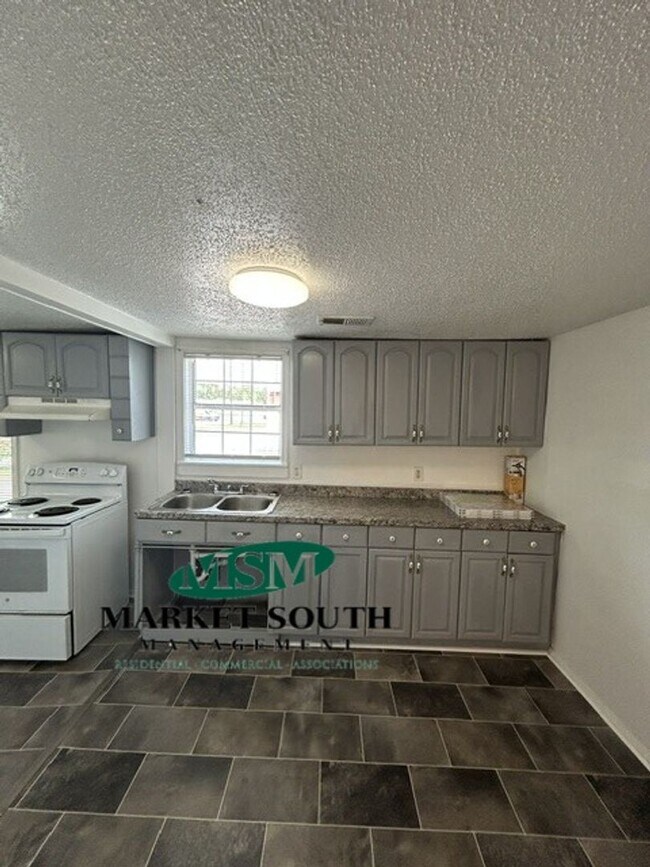 Building Photo - AFFORDABLE WESTSIDE HOME
