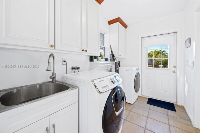 Building Photo - 9980 SW 128th St