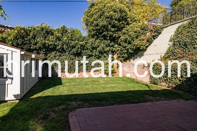 Building Photo - 1367 Thornton Ave