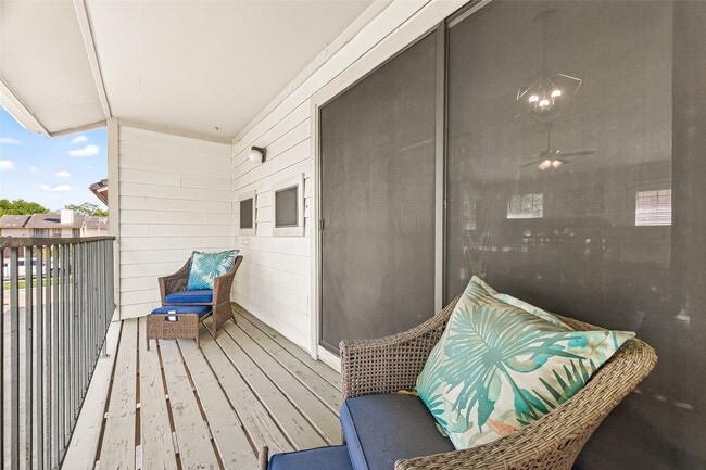 Building Photo - 2211 S Kirkwood Rd