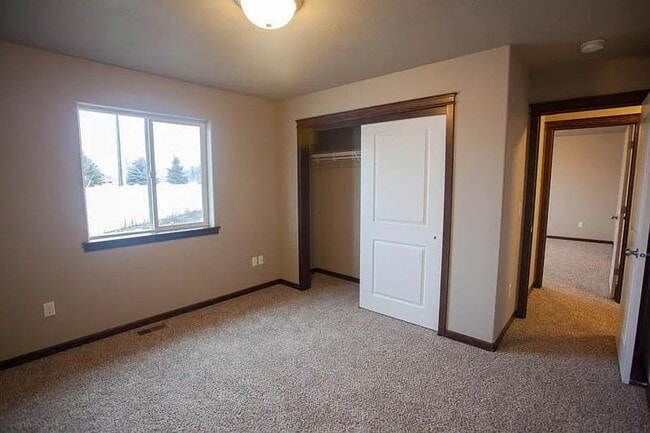 Building Photo - For Rent – Beautiful 3 Bed, 2 Bath Home wi...