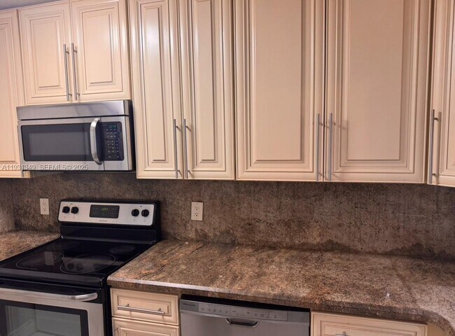 Building Photo - 2622 Riverside Dr