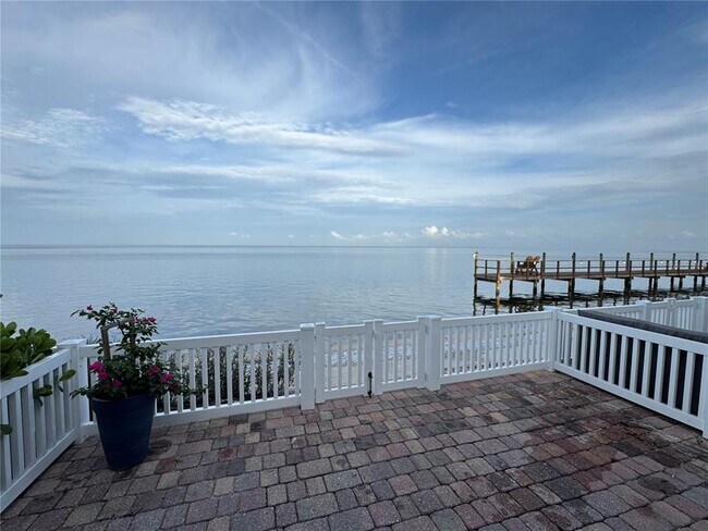 Building Photo - 4974 Coquina Key Dr SE