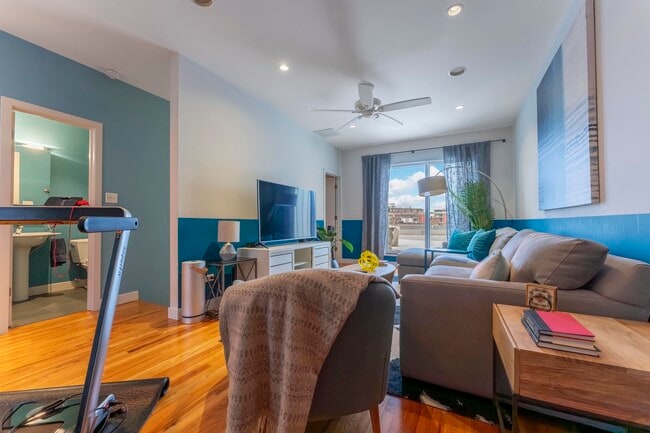 Building Photo - 2300 W Armitage Ave