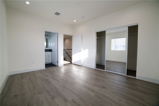 Building Photo - 4559 Pickford St