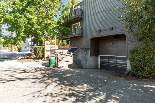 Building Photo - 115 W Galer St