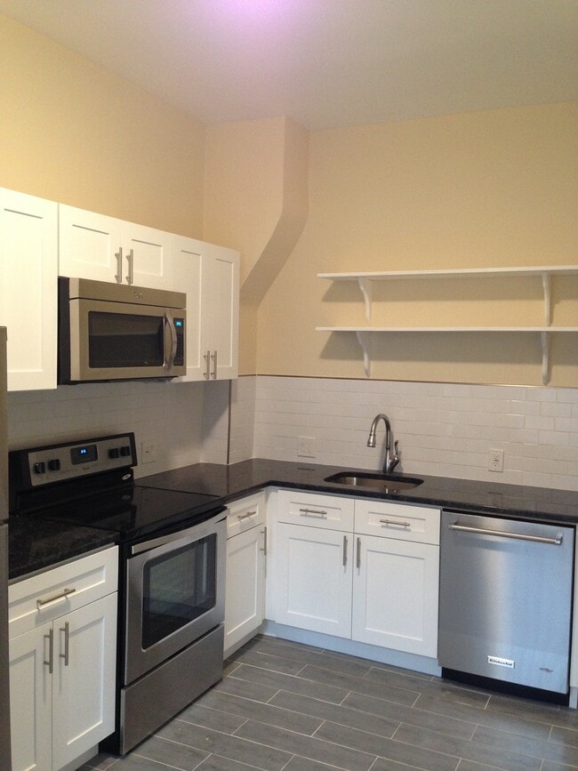 Building Photo - 501 S 44th St