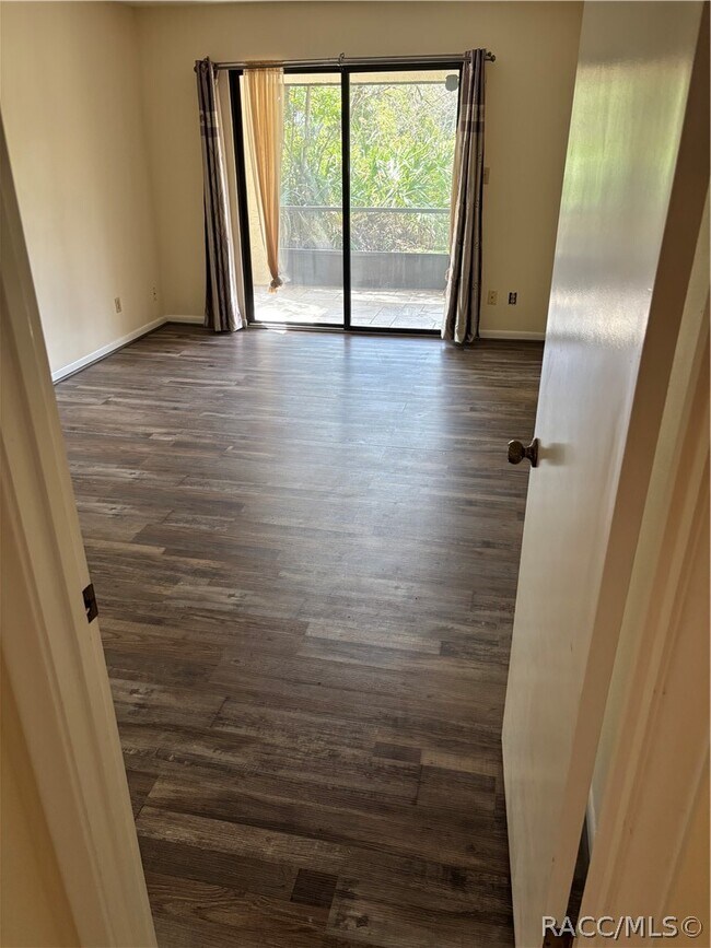 Building Photo - 57 Chinaberry Cir