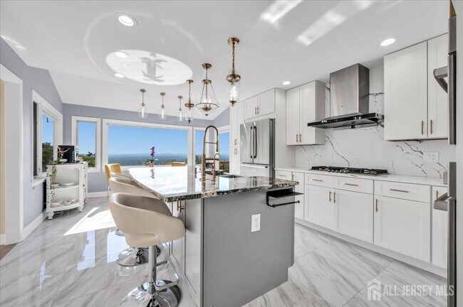 Building Photo - 950 Sunset Ridge