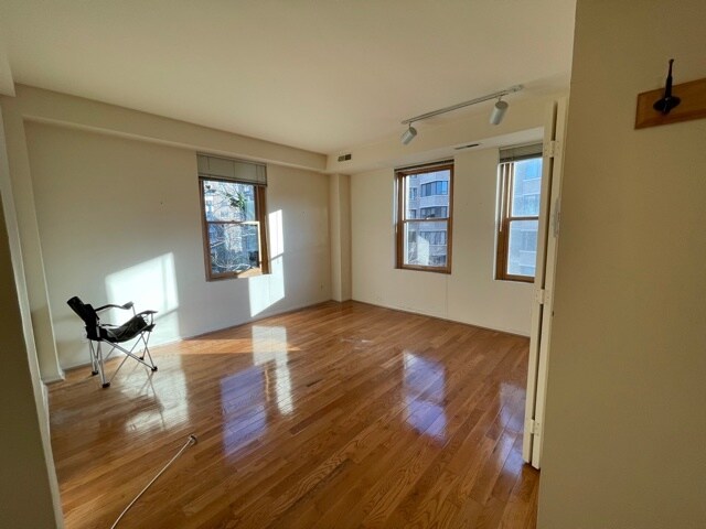 Building Photo - 1133 13th St NW