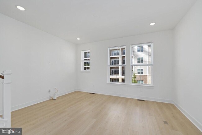 Building Photo - 9117 Crk Btm Ln