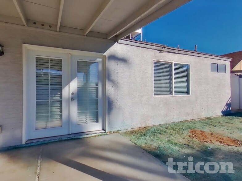 Building Photo - 515 E Rockwood Dr