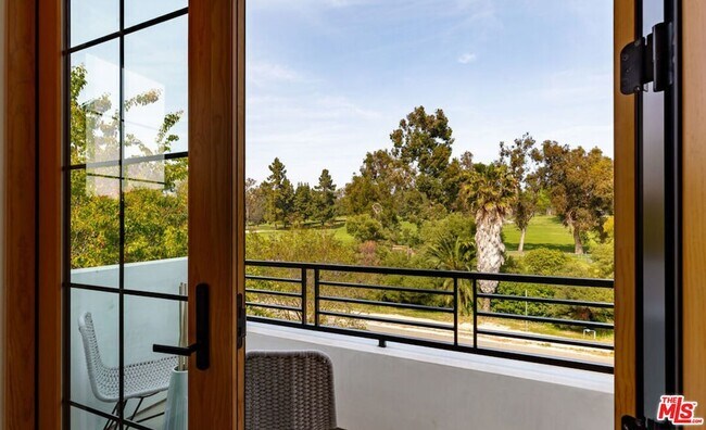 Building Photo - 2565 Patricia Ave